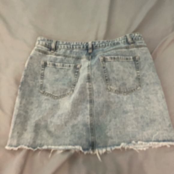 Ardene Kendall and Kylie jean skirt size Medium - Picture 3 of 4